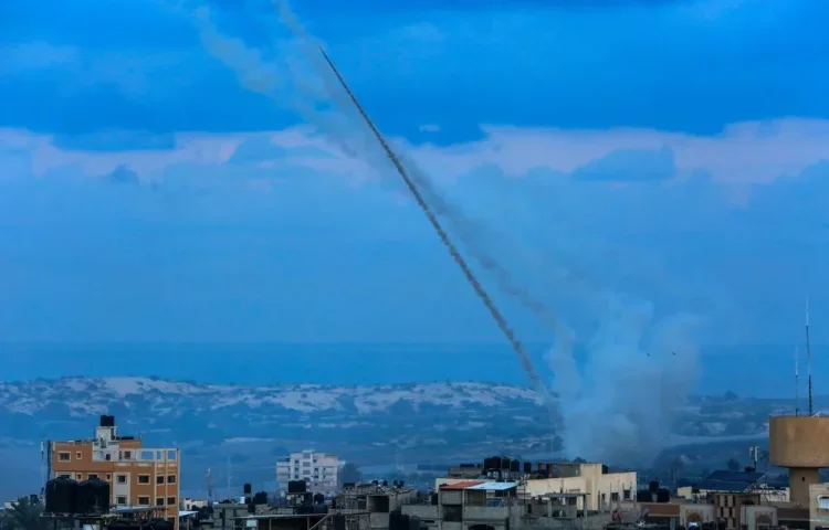 מה ההלכה לגבי סוכה בזמן מלחמה או סכנת חיים? הרב אברהם ישעיהו בן חמו משיב על השאלה מה ההלכה לגבי סוכה בזמן מלחמה או סכנת חיים? הרב אברהם ישעיהו בן חמו משיב על השאלה