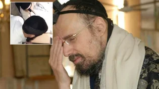 נדיר: הרב קוק גוזר במספריים את הקבלות של עם ישראל