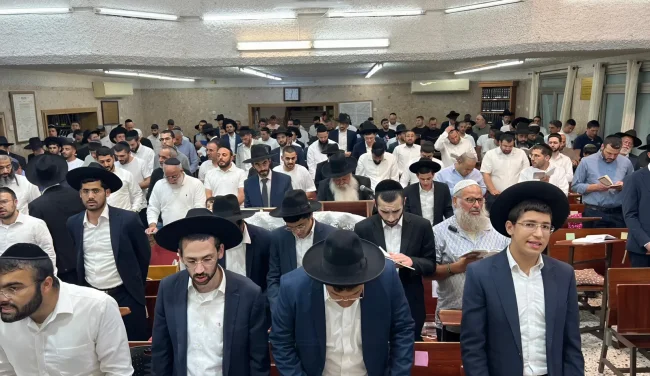 סליחות והתרת נדרים בישיבת ״אור דוד״ בשכונת פרדס כץ