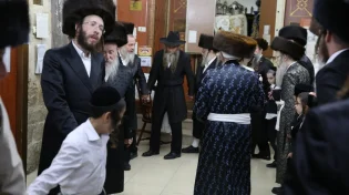 מהו סדר ההקפות בשמחת תורה?