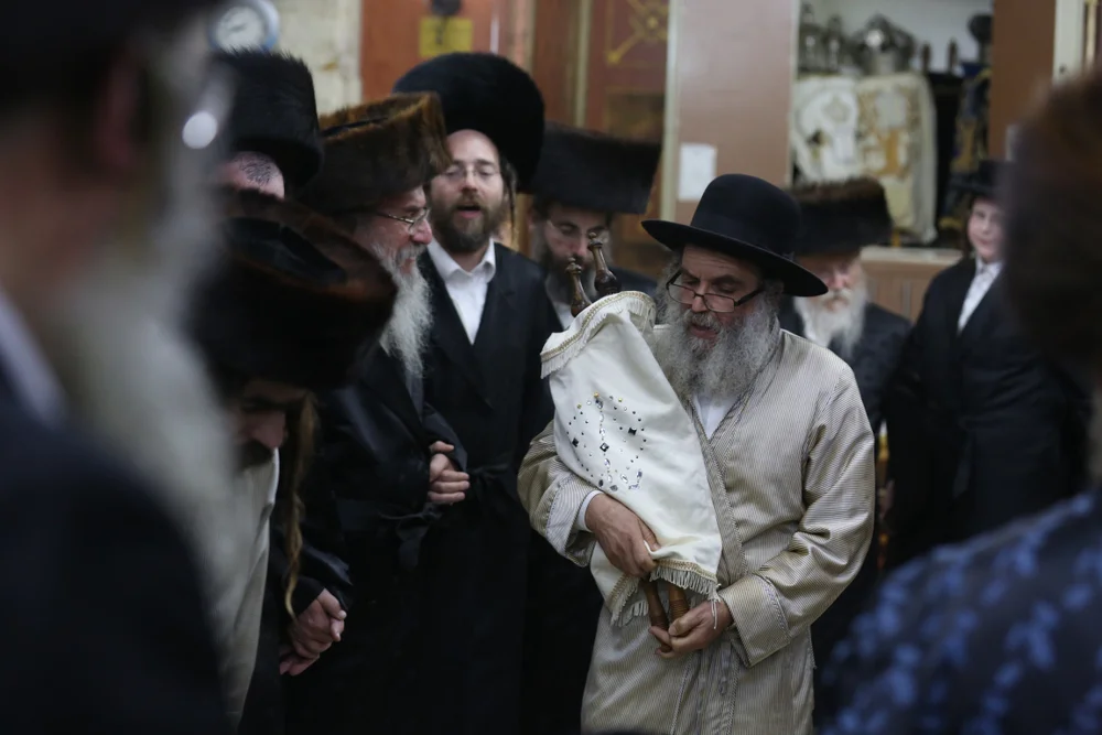 כמה הקפות יש ואלו ברכות נאמרות לפני ואחרי? הרב אברהם ישעיהו בן חמו משיב על השאלה כמה הקפות יש ואלו ברכות נאמרות לפני ואחרי? הרב אברהם ישעיהו בן חמו משיב על השאלה