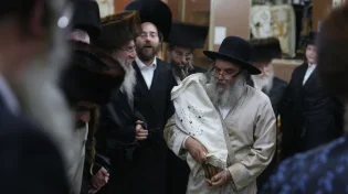 כמה הקפות יש ואלו ברכות נאמרות לפני ואחרי?