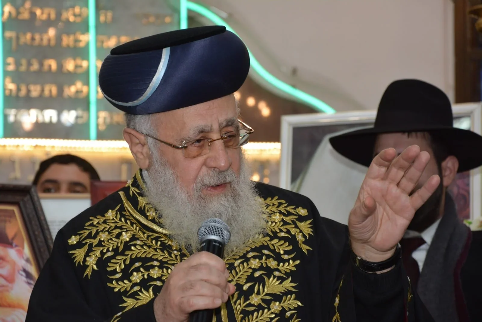 הראשון לציון: "יש לבנות סוכה למרות המצב הביטחוני"