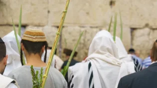 איך נראית התפילה בבית הכנסת ביום הושענא רבה?