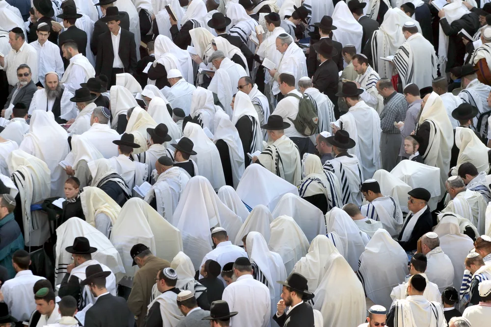 האם מוסף הוא חובה או רשות? הרב אברהם ישעיהו בן חמו משיב על השאלה האם מוסף הוא חובה או רשות? הרב אברהם ישעיהו בן חמו משיב על השאלה