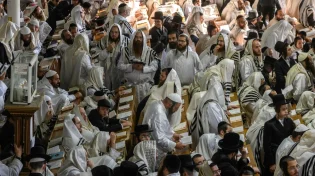 מהו מקור המנהג להוסיף פיוטים בתפילת מוסף של חגים?