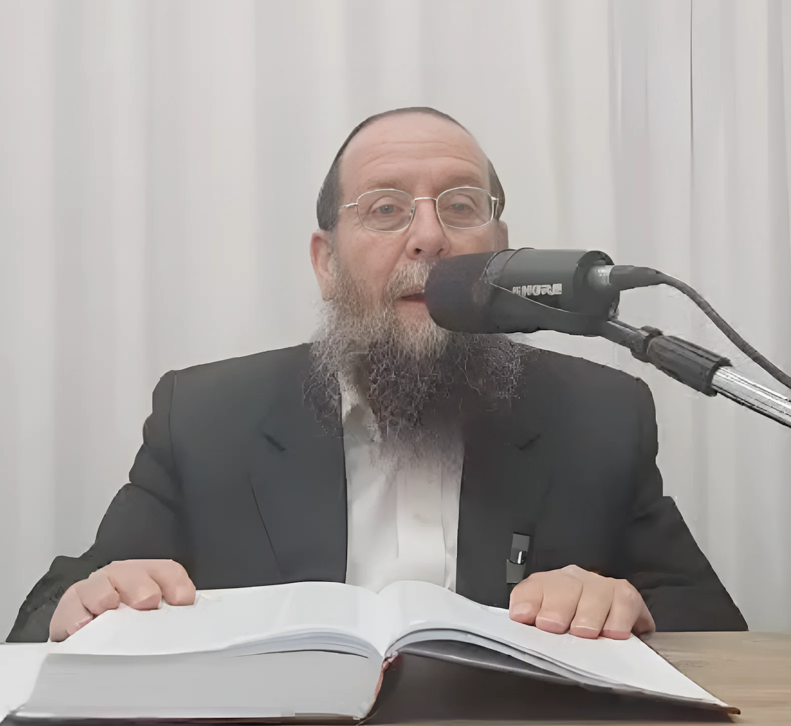 הרב מנחם וייס במסר על שמחת תורה