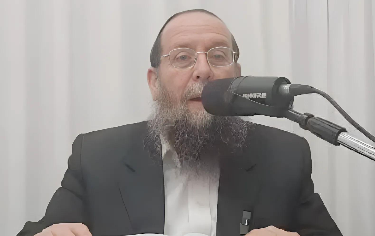 הרב מנחם וייס במסר על שמחת תורה