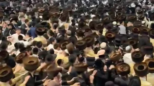 ושמחת בחגך: אלפים בריקוד המסורתי במאה שערים