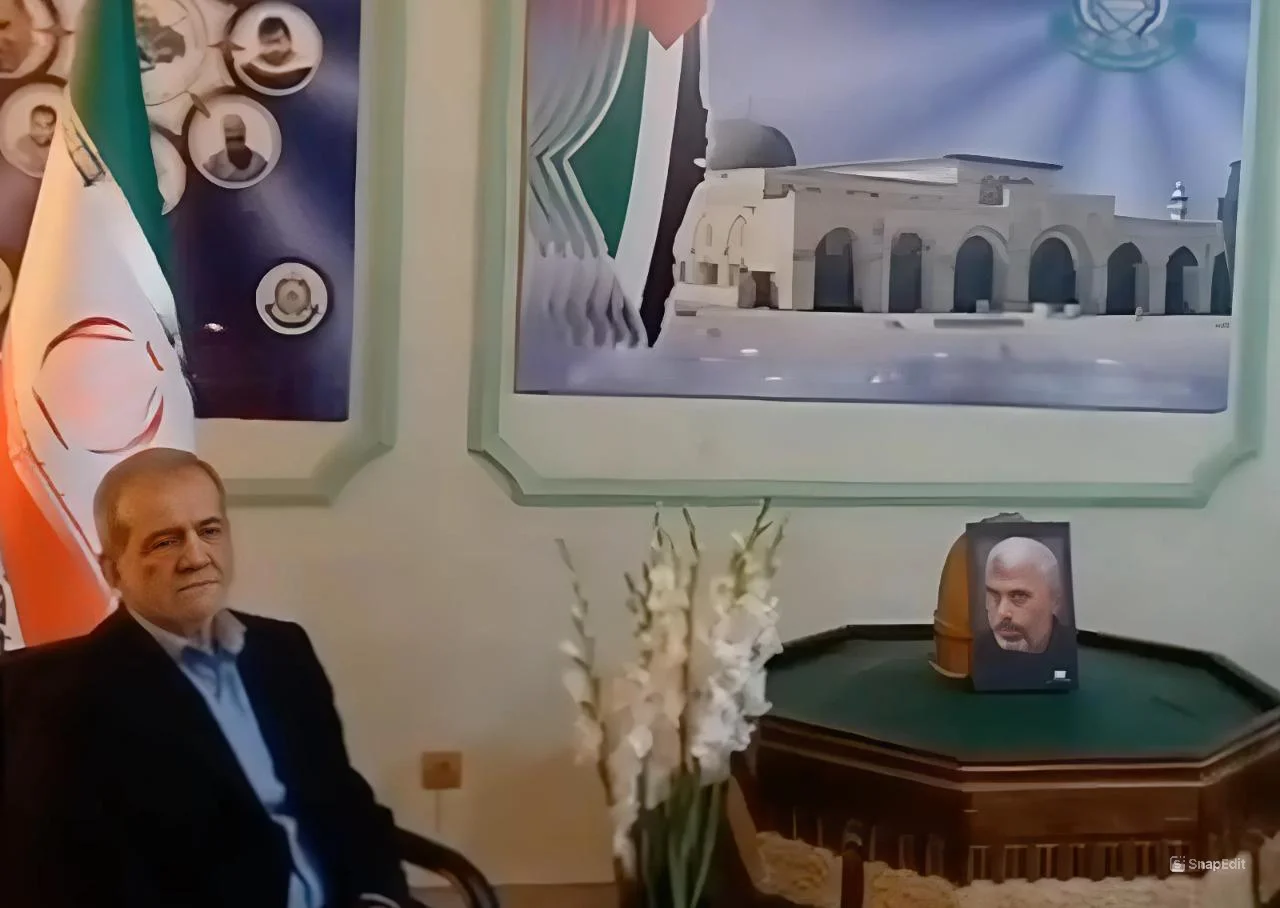 נשיא איראן בביקור תנחומים במשרדי חמאס בטהרן