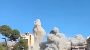 תיעוד דרמטי מקריסת הבניין בביירות