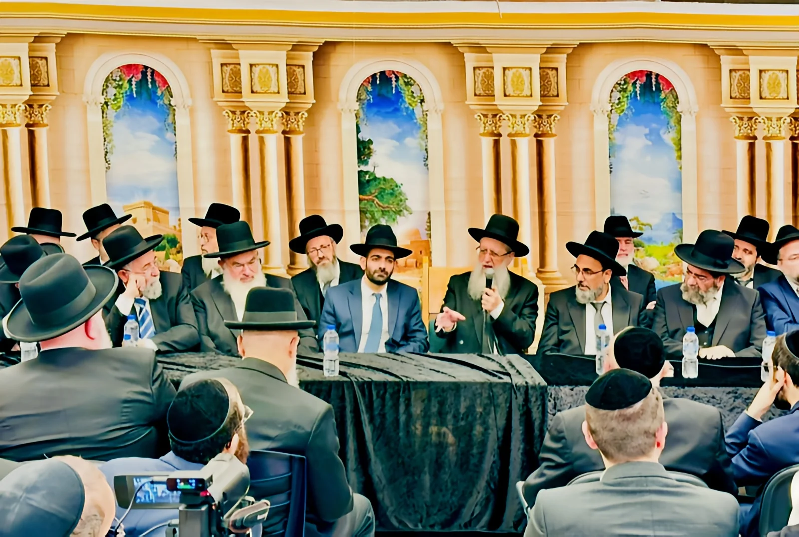 מעמד הקבלת פני רבו ברגל בסוכת מרן הראשון לציון