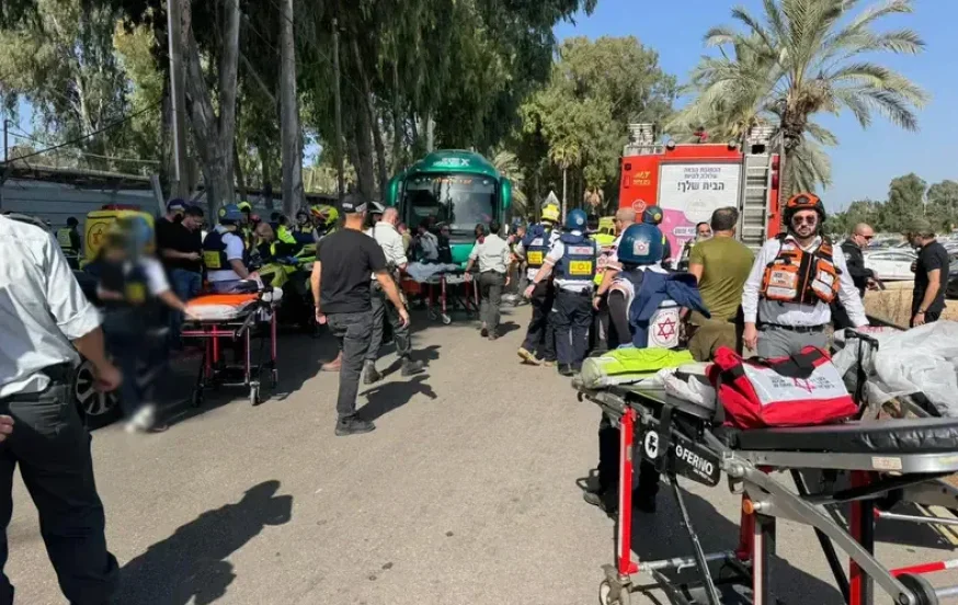 פיגוע דריסה קשה בגלילות: 35 נפגעים, המחבל חוסל פיגוע דריסה קשה בגלילות: 35 נפגעים, המחבל חוסל