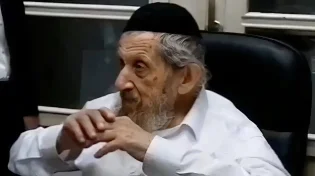 גדול הדור בתפילה למען שלום הלוחמים