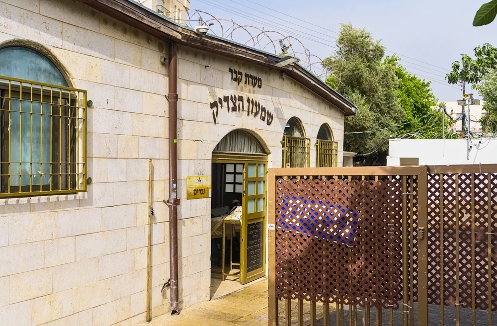 בשיא ההכנות: אלפים צפויים להגיע להילולת שמעון הצדיק