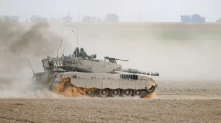 חריג: תיעוד רגע נפילת הטנק לבור