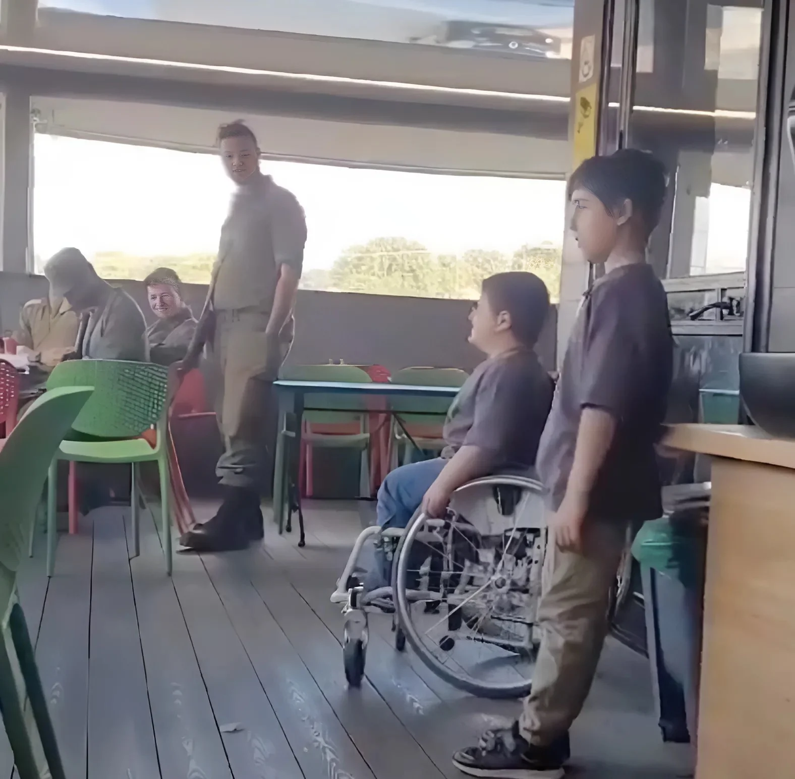  ישראל גולדרייך שר את מי שברך לחיילי צה״ל