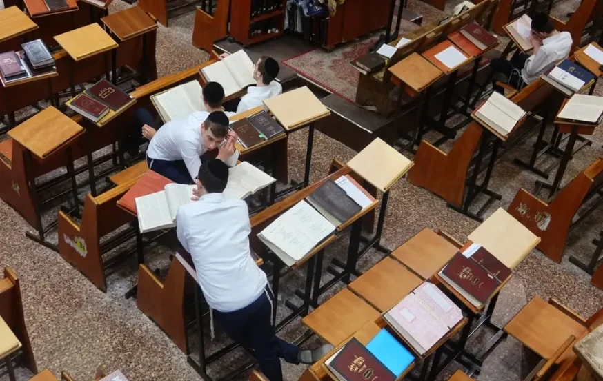 האם ניתן לדחות לימוד תורה בעדיפות לעבודה? הרב אברהם ישעיהו בן חמו משיב על השאלה האם ניתן לדחות לימוד תורה בעדיפות לעבודה? הרב אברהם ישעיהו בן חמו משיב על השאלה