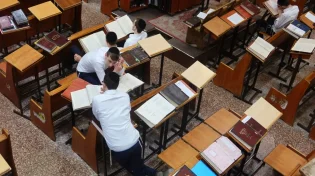 האם ניתן לדחות לימוד תורה בעדיפות לעבודה?