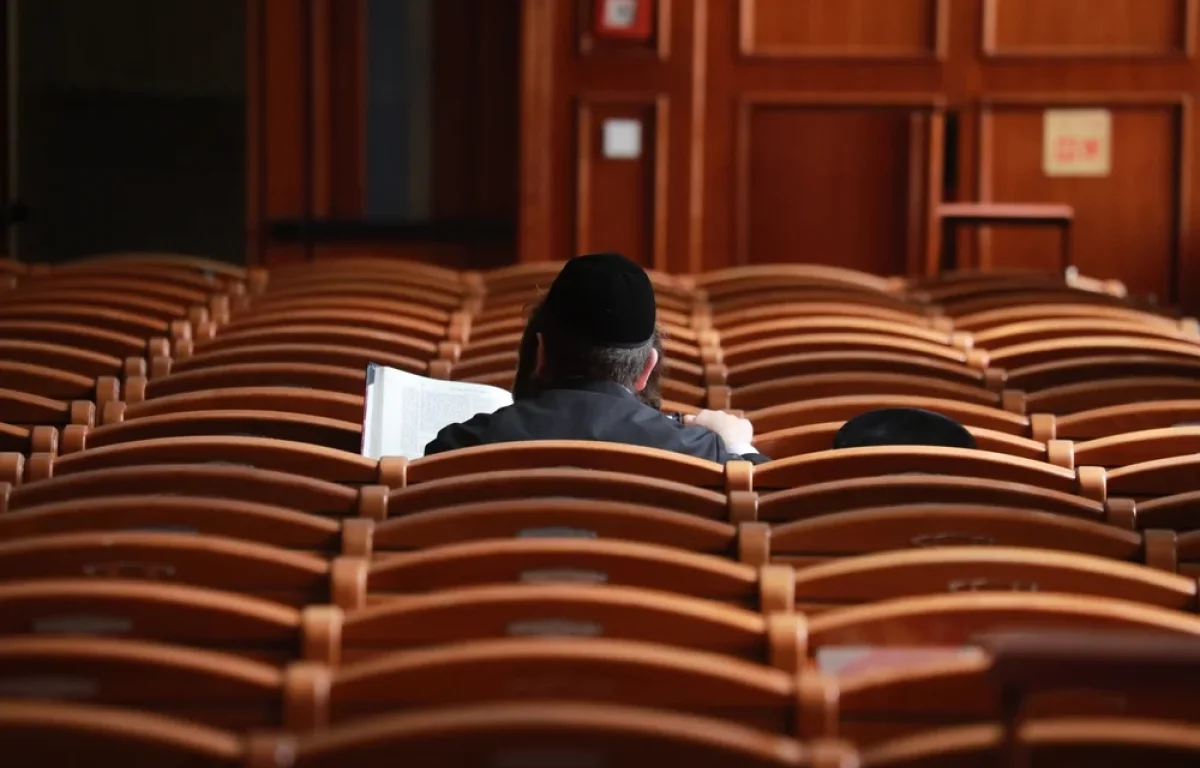 מה הדין לגבי דחיית לימוד תורה בזמן חגים? הרב אברהם ישעיהו בן חמו משיב על השאלה 