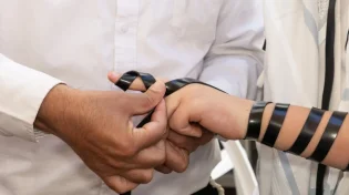 האם אפשר לדחות את העלייה לתורה אם יש סיבה מיוחדת?