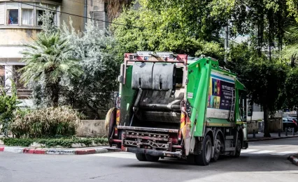 מדוע מרן עובדיה יוסף זצוק"ל נסע במשאית אשפה?