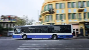 האם מותר להתפלל בישיבה באוטובוס?