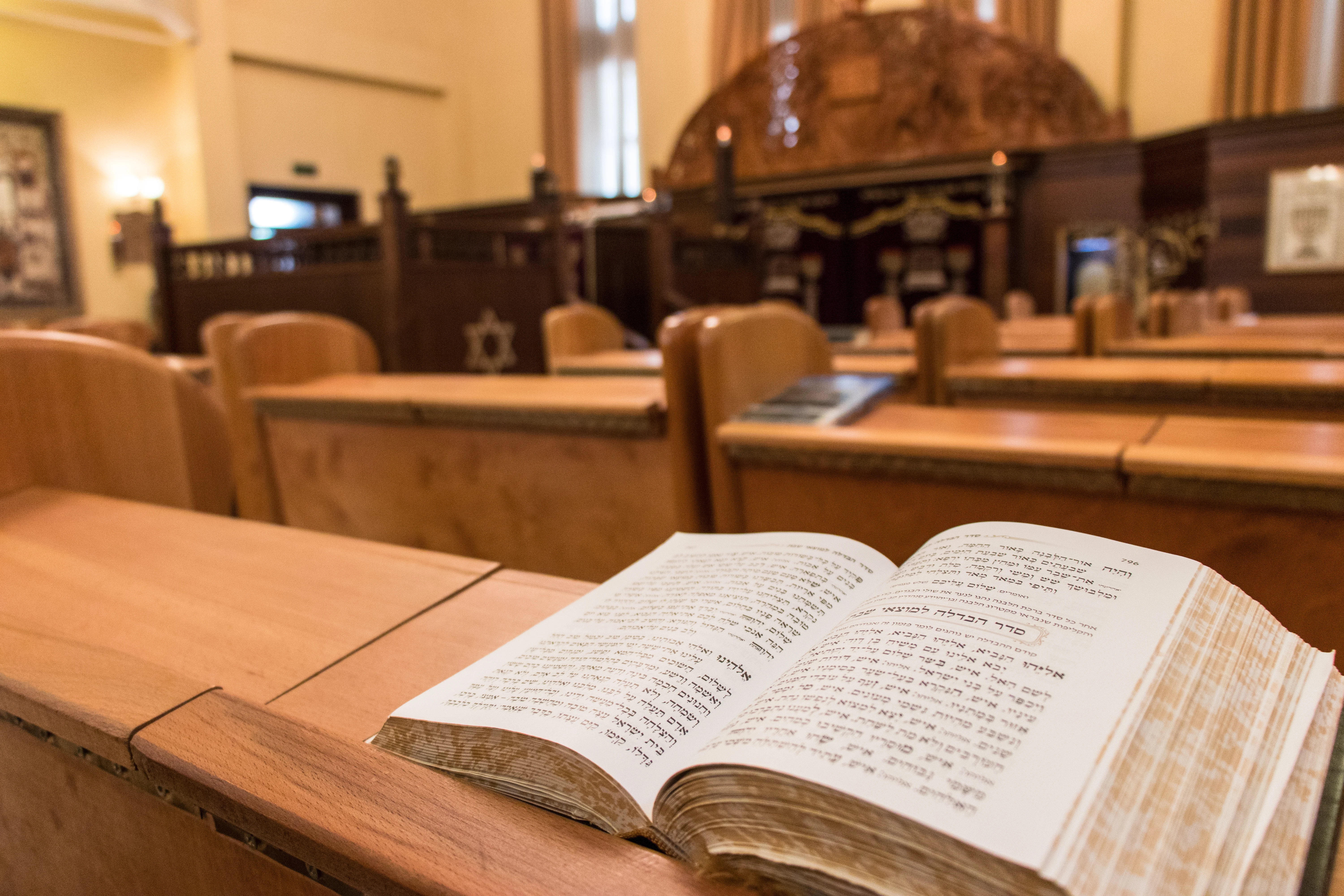 האם מותר להתפלל 18 בישיבה? הרב אברהם ישעיהו בן חמו משיב על השאלה האם מותר להתפלל 18 בישיבה? הרב אברהם ישעיהו בן חמו משיב על השאלה