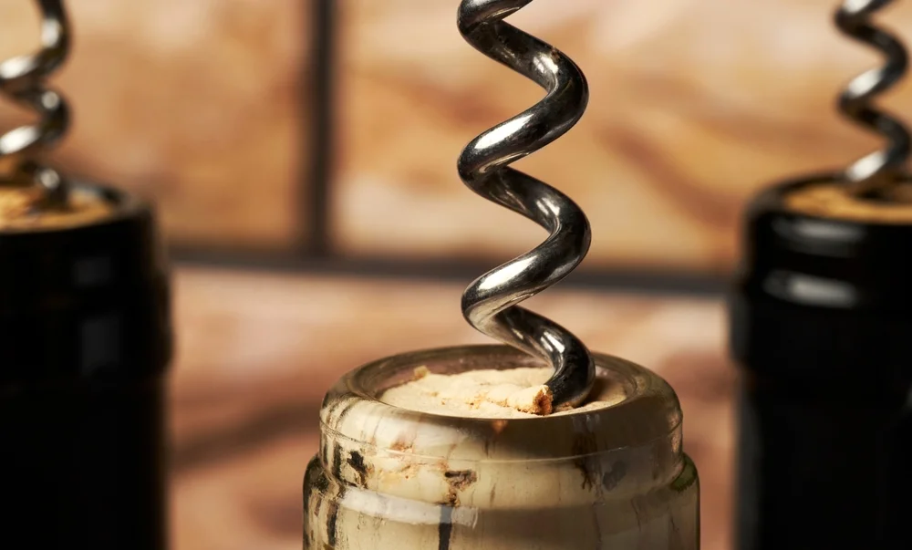 האם מותר להשתמש בפותחן בקבוקים ידני בשבת?