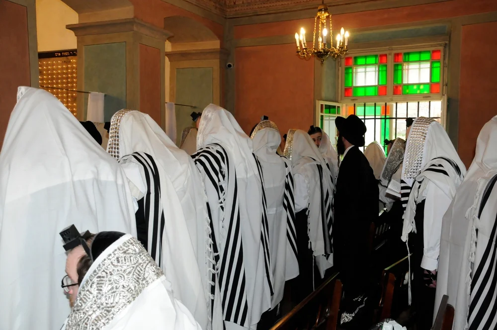 מתי אומרים הלל בראש חודש? הרב אברהם ישעיהו בן חמו משיב על השאלה 