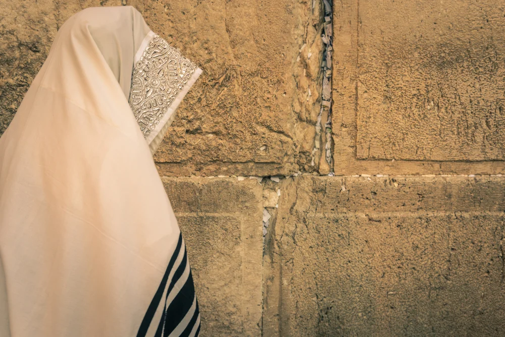 מדוע אומרים הלל בימים טובים?  הרב אברהם ישעיהו בן חמו משיב על השאלה 