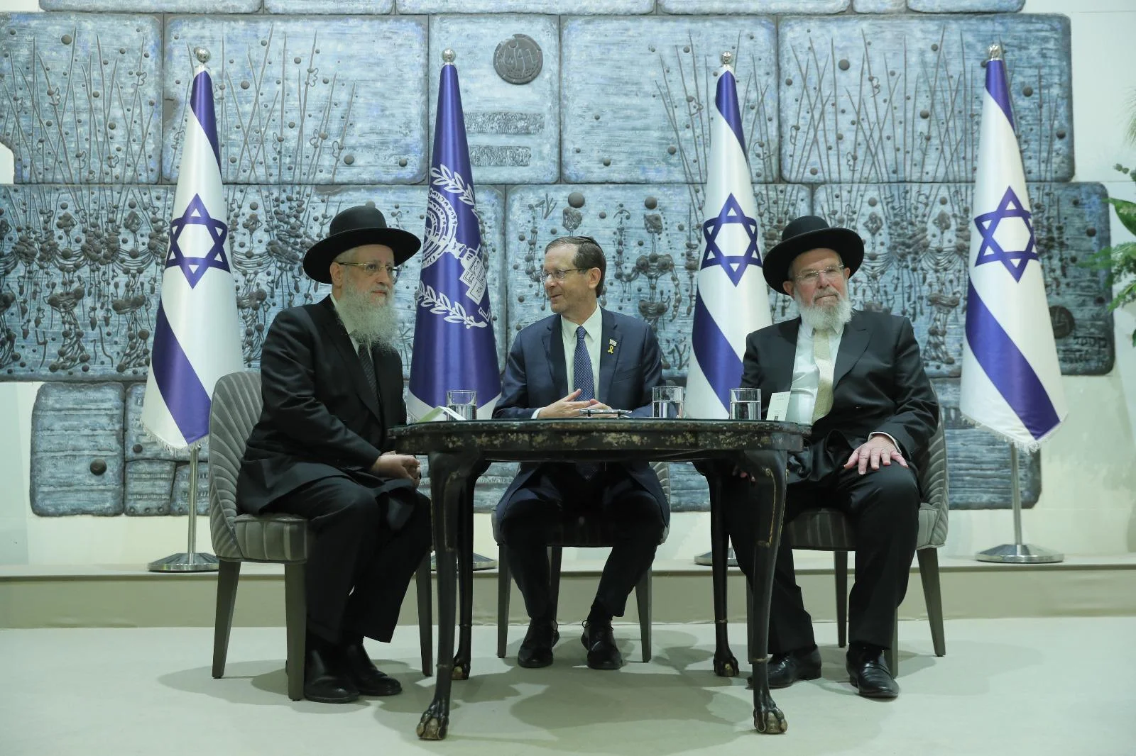 הצהרה הרשמית של הרבנים הראשיים הנבחרים הצהרה הרשמית של הרבנים הראשיים הנבחרים