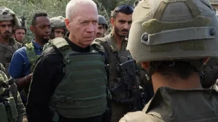 לאחר ההצהרה: גלנט בתגובה ראשונה לפיטוריו