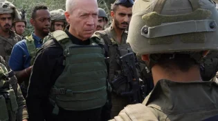 לאחר ההצהרה: גלנט בתגובה ראשונה לפיטוריו
