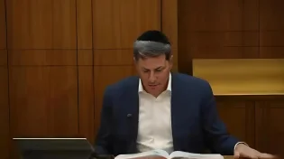 בית הכנסת המודרני שלא מעיזים לדבר בתפילה