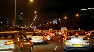 מפקד חיל האוויר נחסם על ידי המפגינים