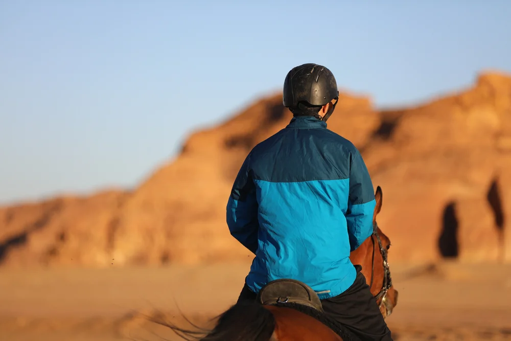 האם מותר לרכב על חיות בשבת? הרב אברהם ישעיהו בן חמו משיב על השאלה 