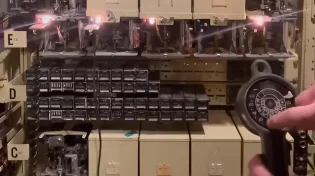 לא תאמינו: כך הפעילו את הטלפון לפני שנים