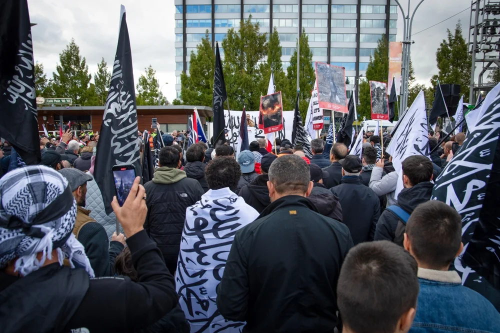 שוב מהומות באמסטרדם: עשרות מפגינים פרו-פלסטינים נעצרו