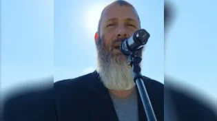 "אחרי כל כך הרבה שנים": עדי גביסון עם ביט חדש