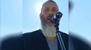 "אחרי כל כך הרבה שנים": עדי גביסון עם ביט חדש