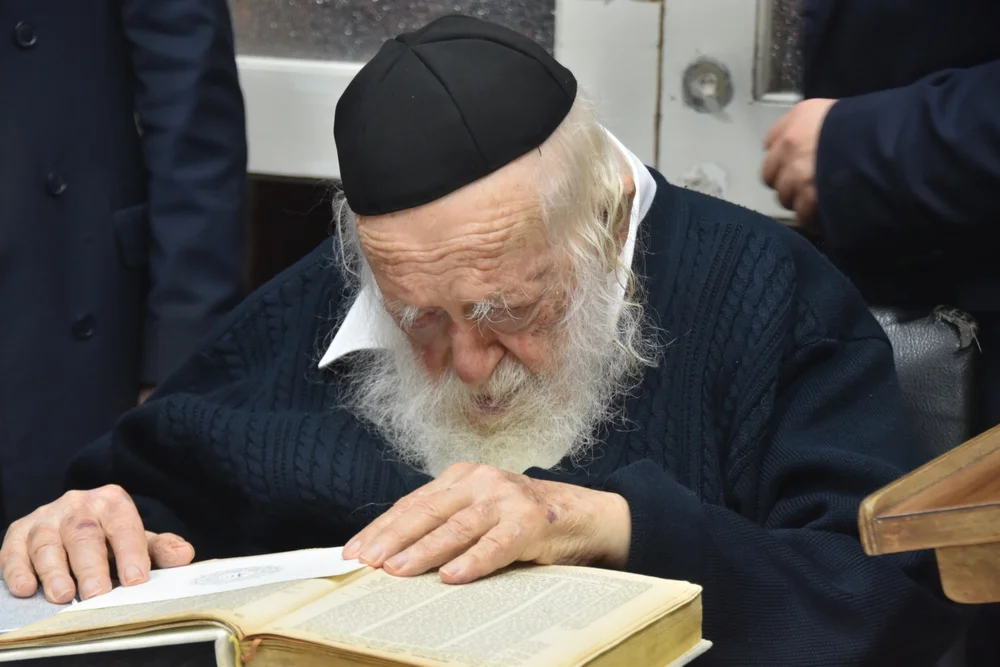 עדות מופלאה של מרן הרב קנייבסקי זצ"ל על ה"חזון איש" 