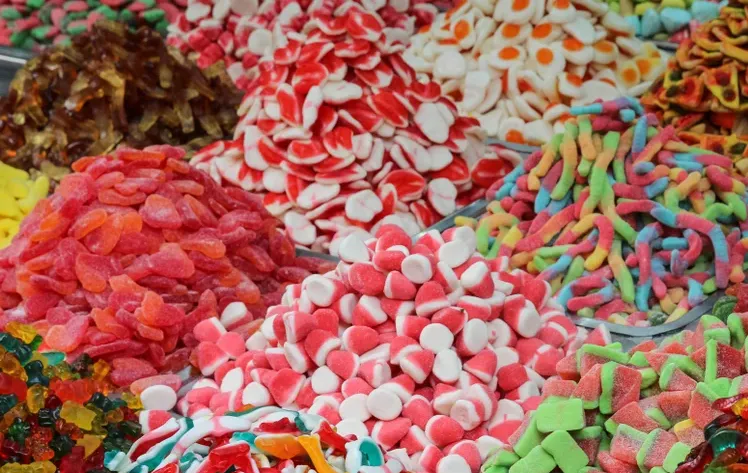 הפסק של פוסק הדור: האם מותר לחלק ממתקים לילדים ביום כיפור? הפסק של פוסק הדור: האם מותר לחלק ממתקים לילדים ביום כיפור?