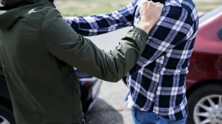 אל תפתחו עיניים: יחס גורר יחס