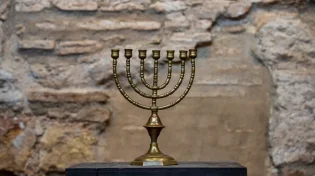 תגלית היסטורית: נחשף בית הכנסת העתיק ביותר בעולם