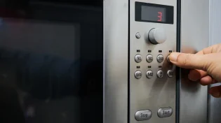 האם מותר להשתמש במיקרוגל בשבת?