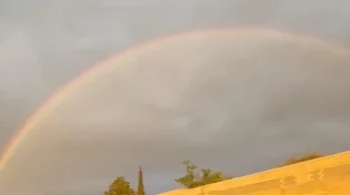 קשת ענק מעל הכביש