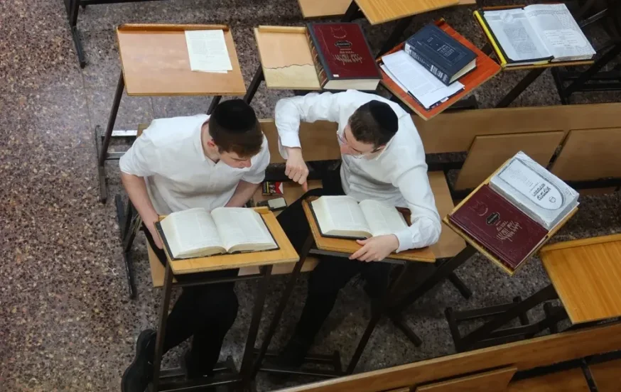 "המודיע" מאותת על שינוי אסטרטגי: "הציבור החרדי עשוי להתבדל פוליטית" "המודיע" מאותת על שינוי אסטרטגי: "הציבור החרדי עשוי להתבדל פוליטית"