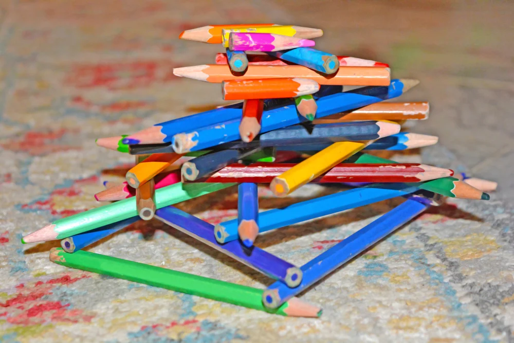 מה כבר אפשר לעשות מעפרונות ישנים? רעיונות יצירתיים ומפתיעים  