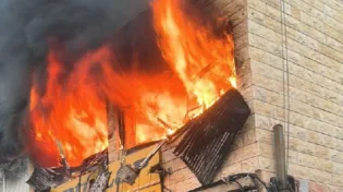 כוחות כיבוי הוזנקו למתחם עסקים בחיפה בעקבות שריפה שפרצה במקום